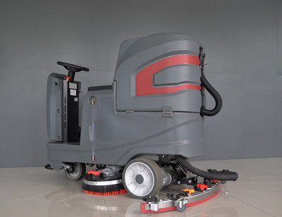 驾驶式洗地机
