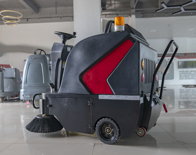 驾驶式扫地机
