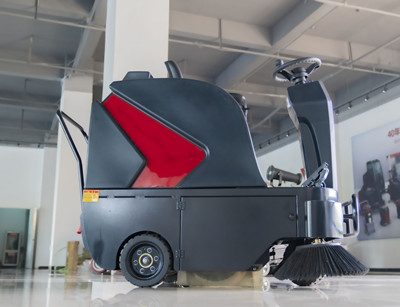 驾驶式扫地机